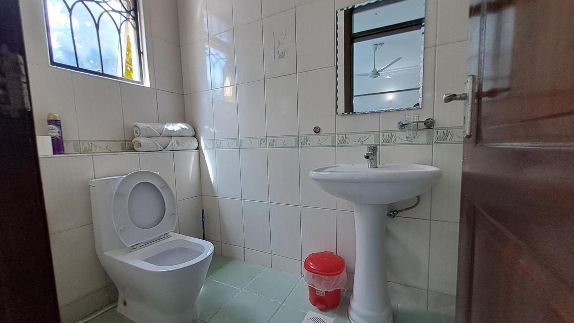 Ary Nyali - On 5th Avenue Homestay