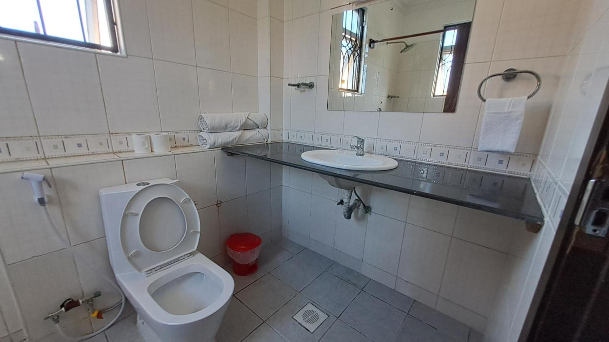 Homestay Ary Nyali - On 5th Avenue