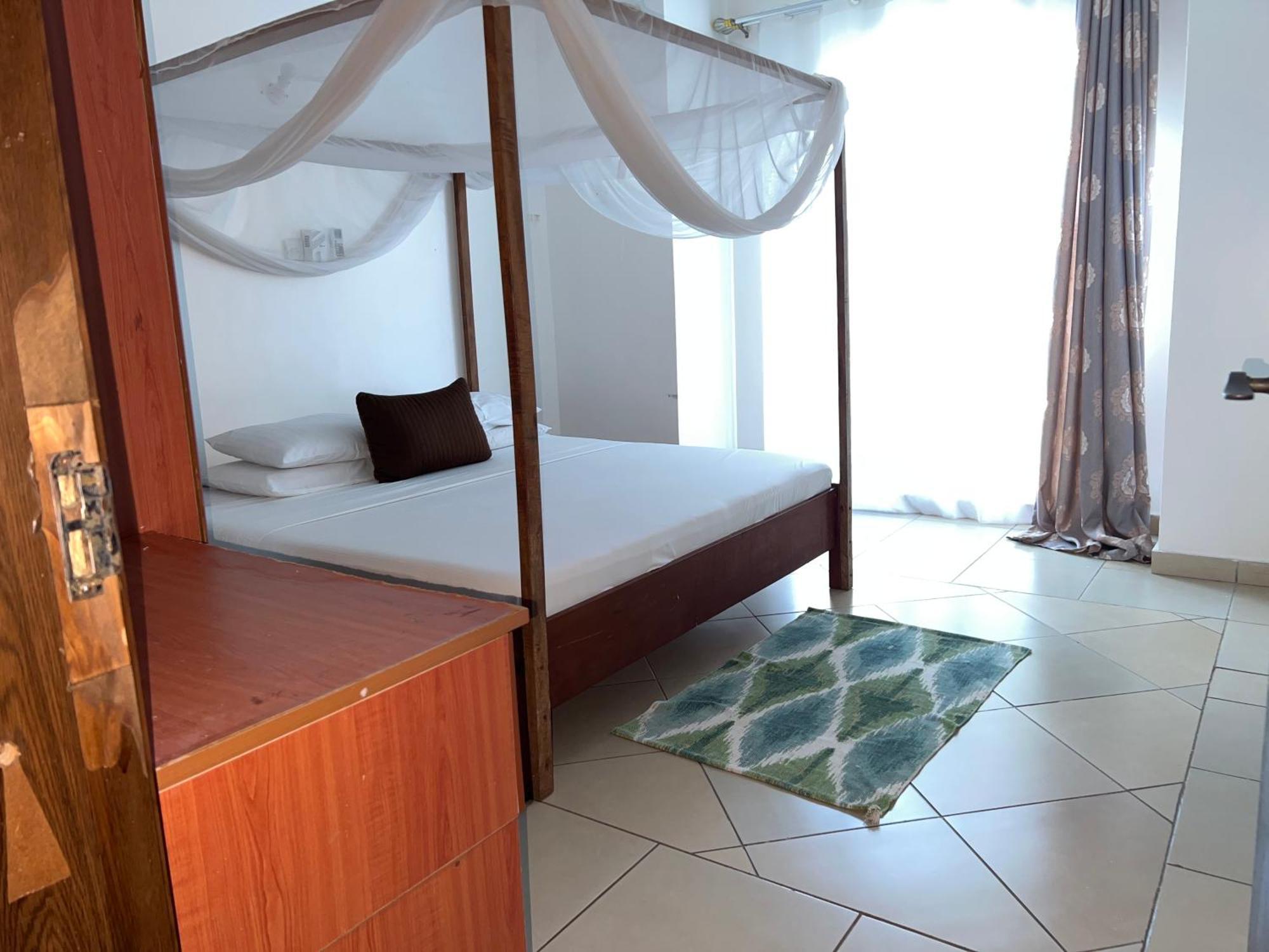 Ary Nyali - On 5th Avenue Homestay *