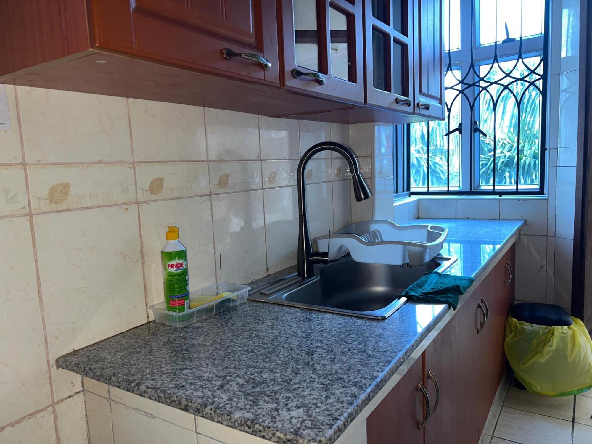 Homestay Ary Nyali - On 5th Avenue *