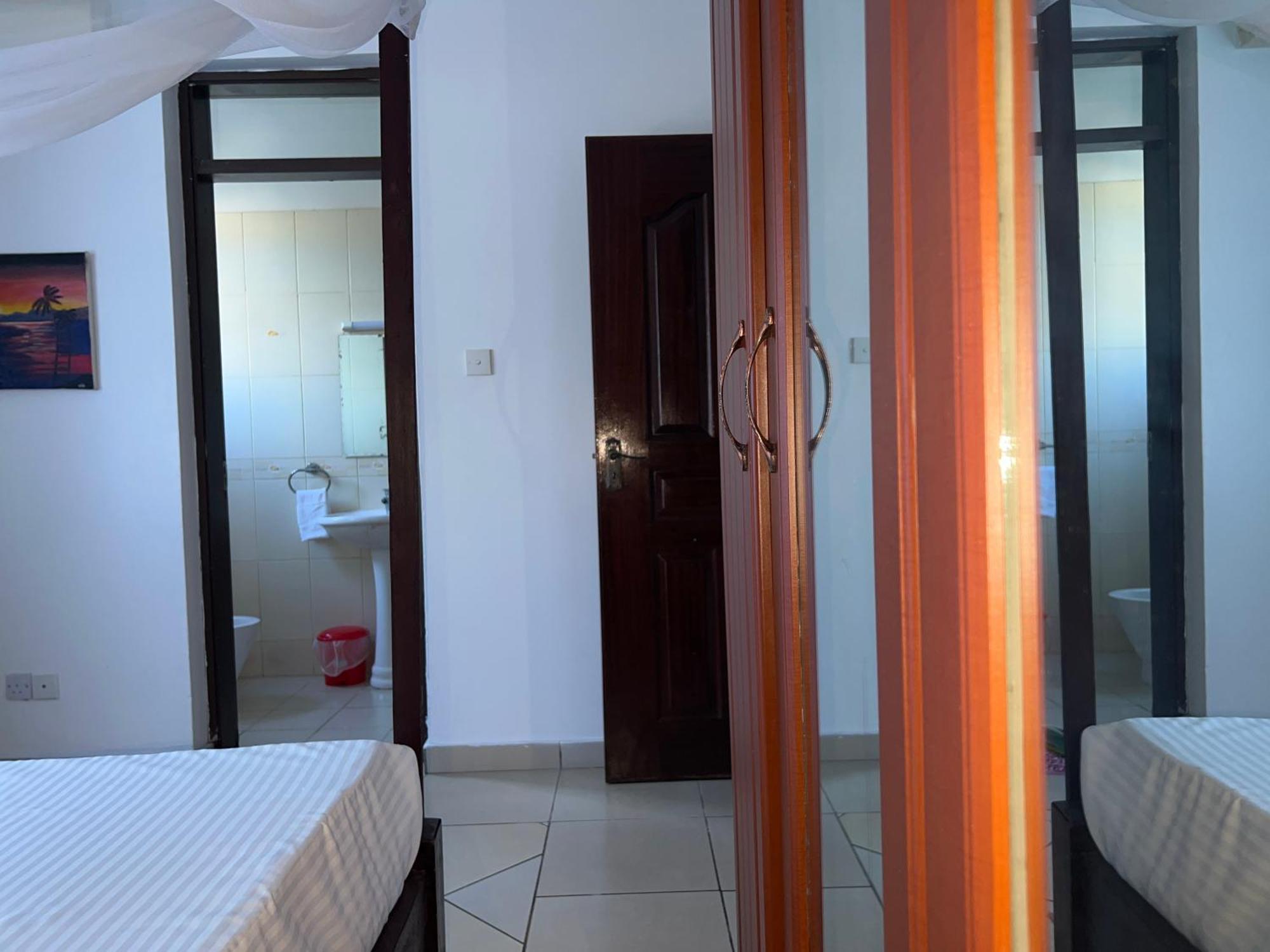Ary Nyali - On 5th Avenue * Mombasa