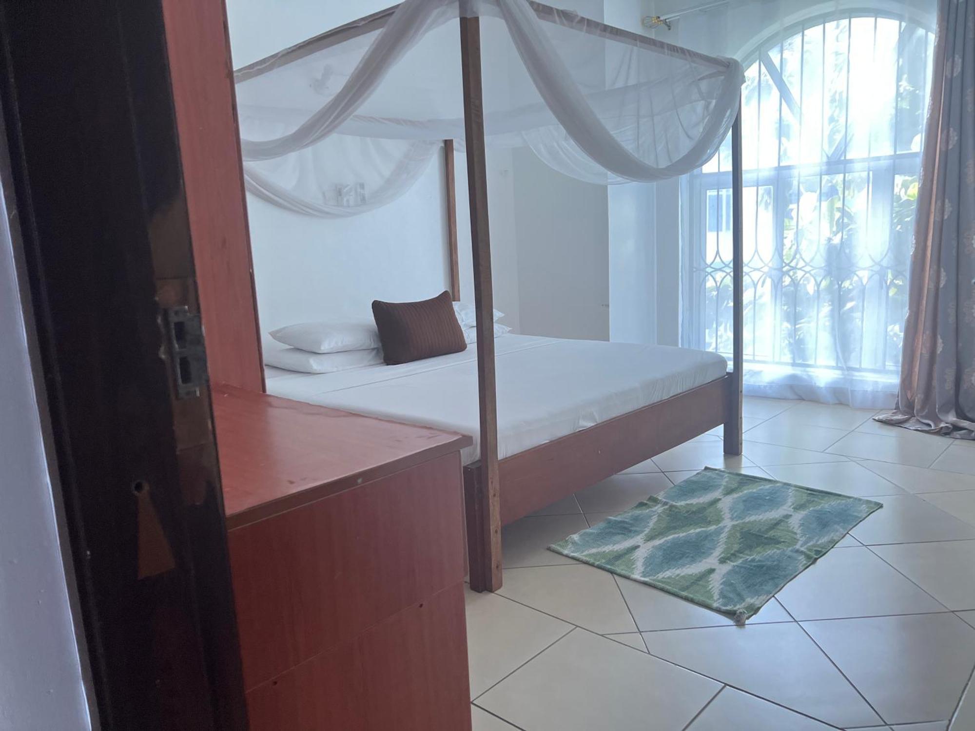 Ary Nyali - On 5th Avenue Homestay